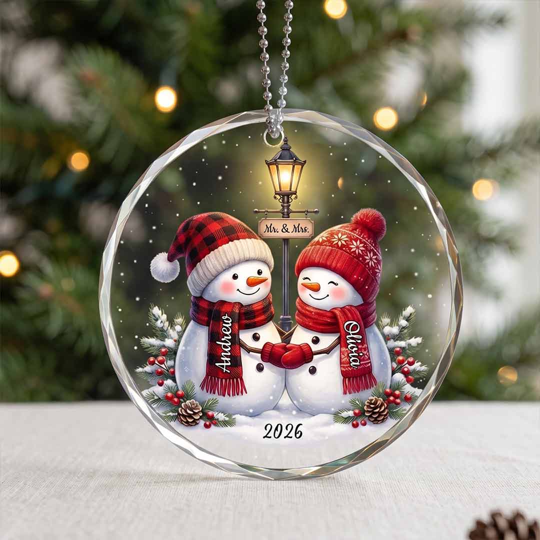 Mr and Mrs Snowman Christmas Couple Holiday Keepsake Personalized Custom Name Date Couple Round Glass Christmas Ornament for Newlyweds