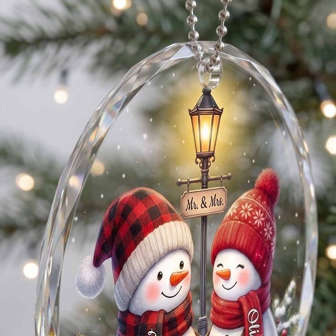 Mr and Mrs Snowman Christmas Couple Holiday Keepsake Personalized Custom Name Date Couple Round Glass Christmas Ornament for Newlyweds