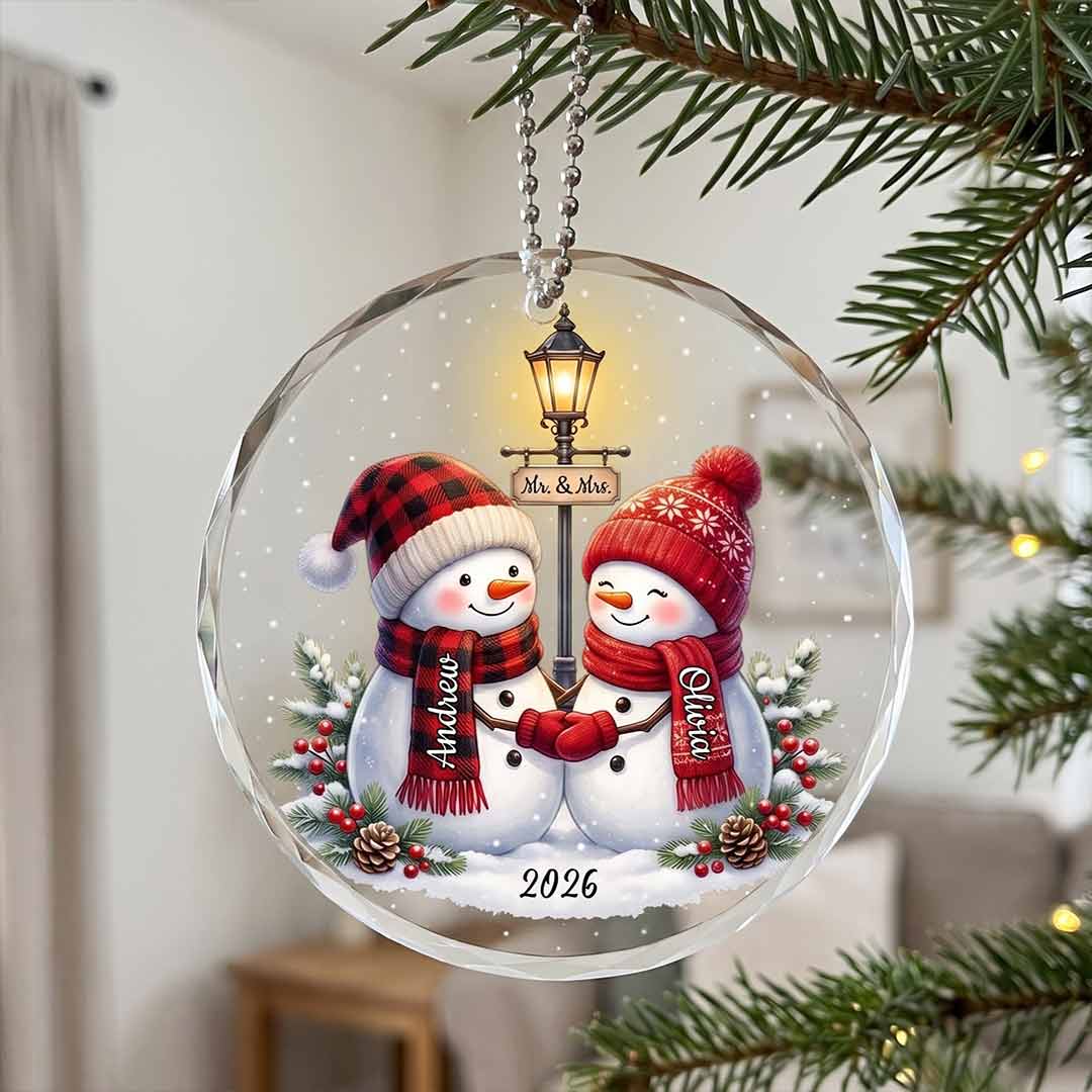 Mr and Mrs Snowman Christmas Couple Holiday Keepsake Personalized Custom Name Date Couple Round Glass Christmas Ornament for Newlyweds